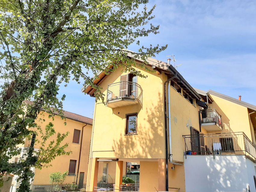 5334814  villa a schiera mq300 Buono