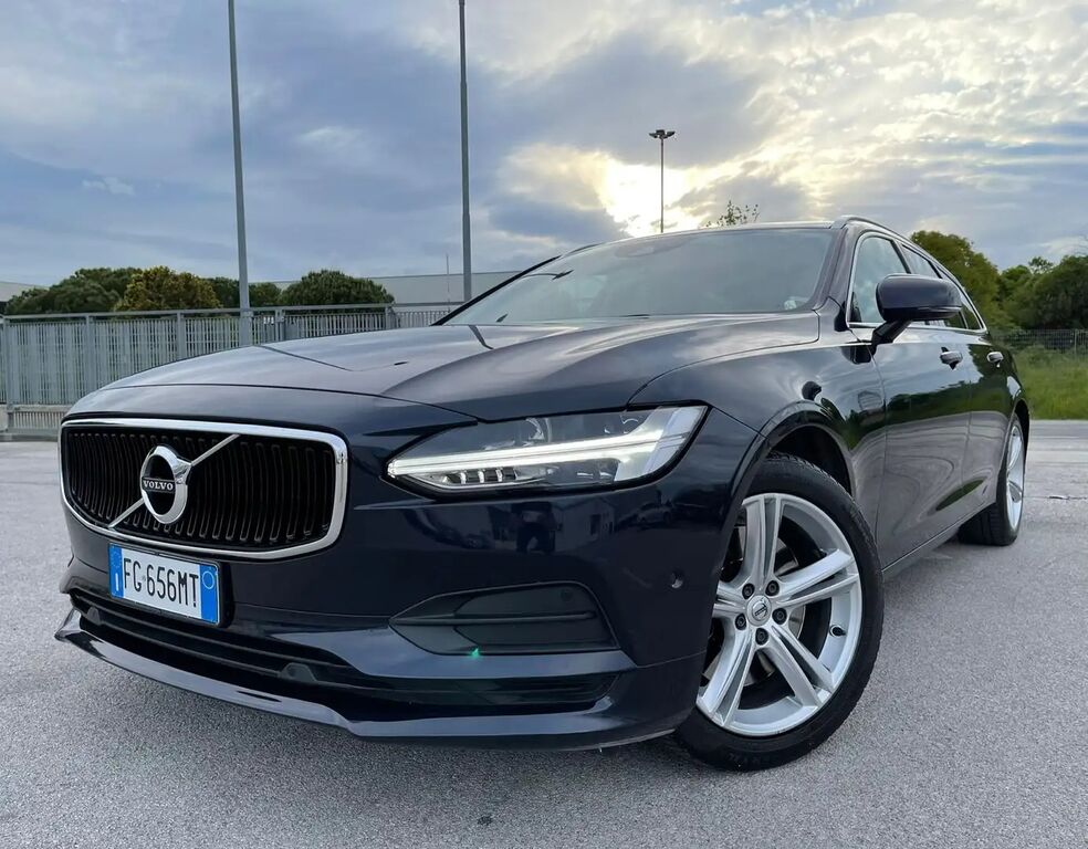 5208850  VOLVO V90 2.0 d5 Momentum awd